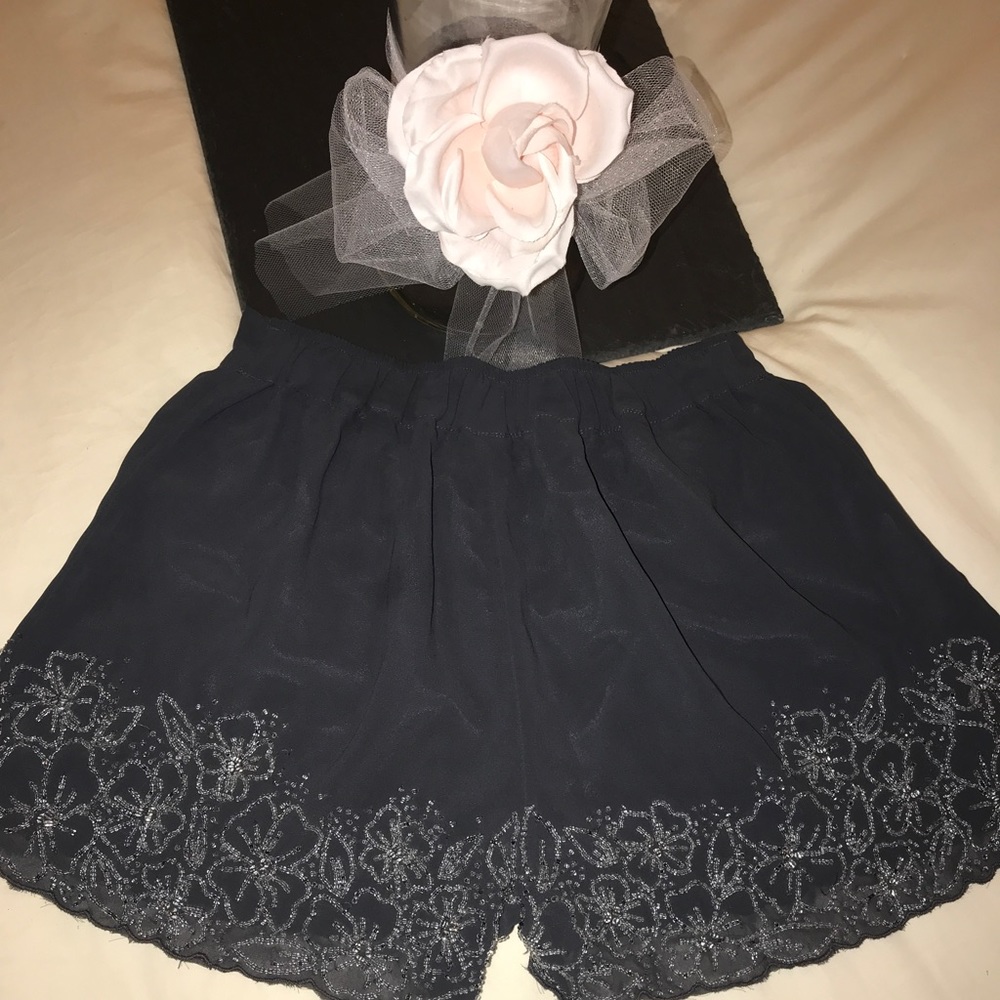 kimchi blue corsage short with beaded floral and scalloped hem, Never worn XS - Picture 4 of 4